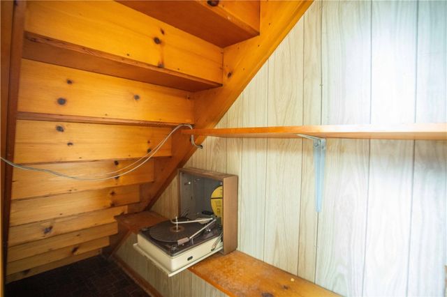 323 Olivia St., Vanport, PA 15009