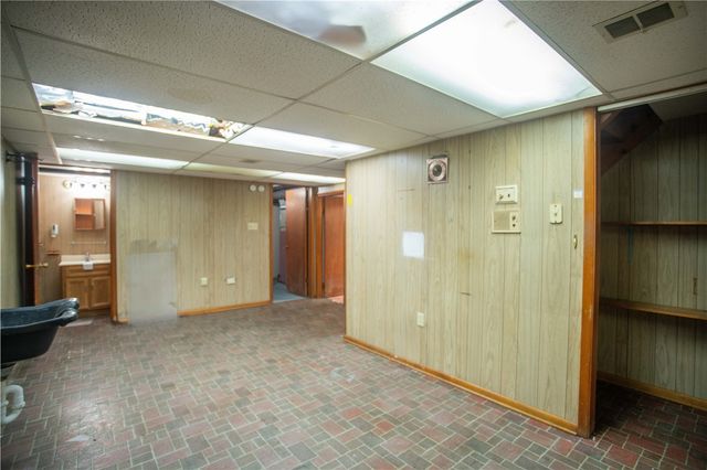 323 Olivia St., Vanport, PA 15009