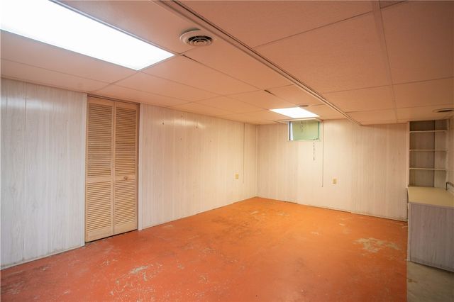 323 Olivia St., Vanport, PA 15009