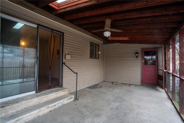 323 Olivia St., Vanport, PA 15009