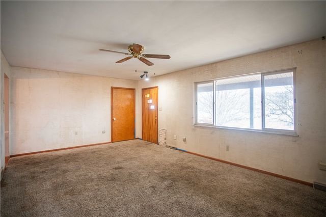 323 Olivia St., Vanport, PA 15009