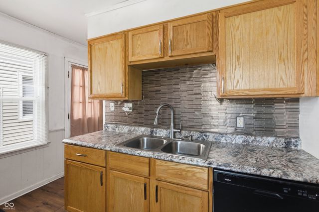 226 S 6th Avenue, Beech Grove, IN 46107