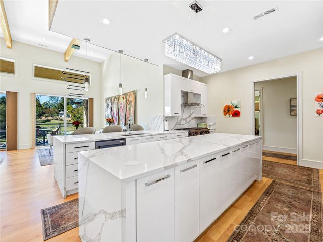 123 Wembley Road, Asheville, NC 28804