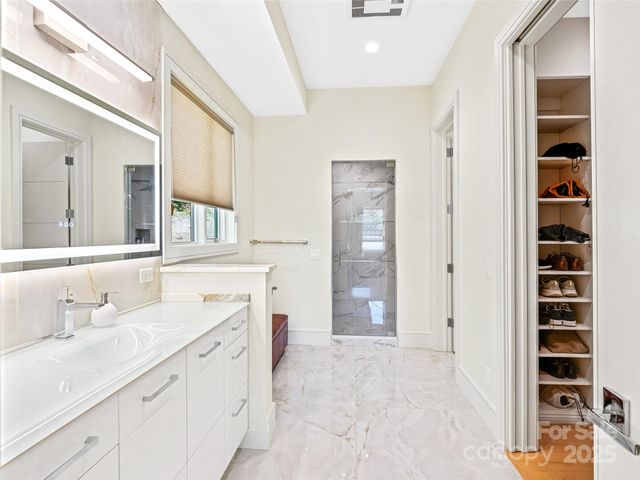 123 Wembley Road, Asheville, NC 28804