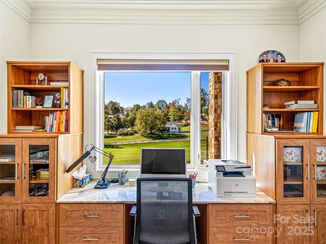 123 Wembley Road, Asheville, NC 28804