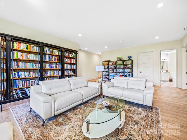 123 Wembley Road, Asheville, NC 28804