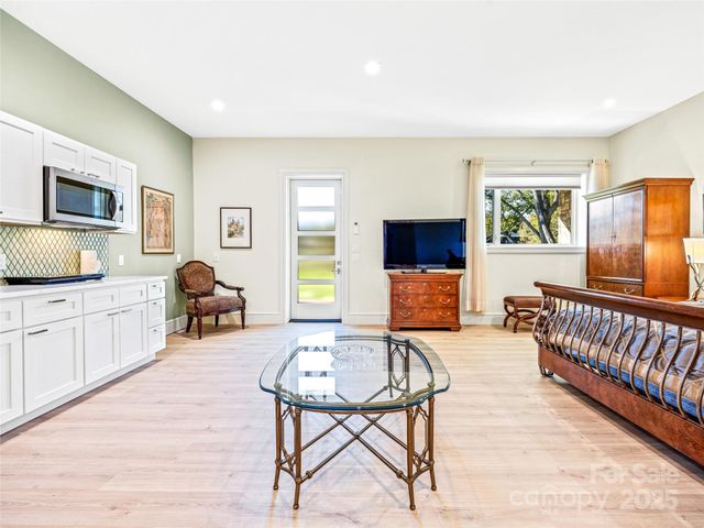 123 Wembley Road, Asheville, NC 28804