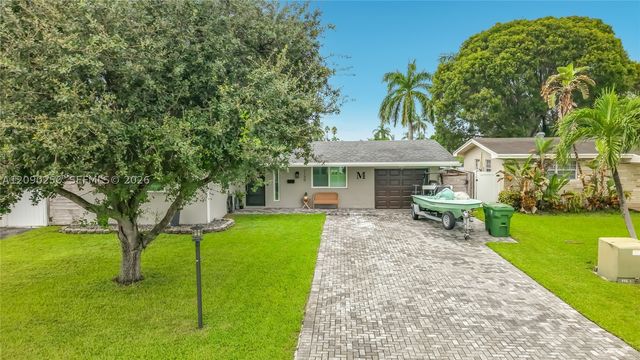 1150 NW 86th Ter, Pembroke Pines, FL 33024