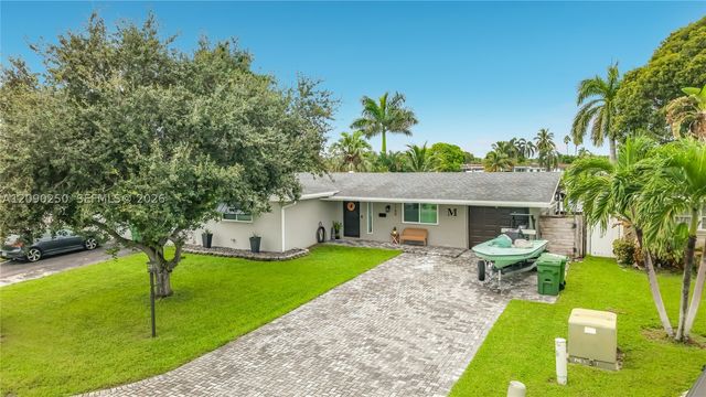 1150 NW 86th Ter, Pembroke Pines, FL 33024