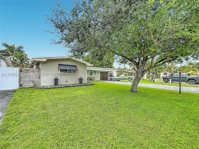 1150 NW 86th Ter, Pembroke Pines, FL 33024
