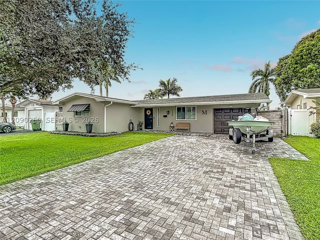 1150 NW 86th Ter, Pembroke Pines, FL 33024