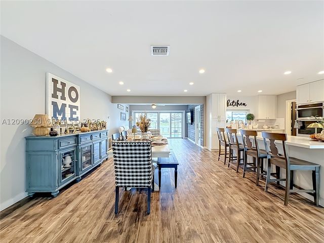 1150 NW 86th Ter, Pembroke Pines, FL 33024