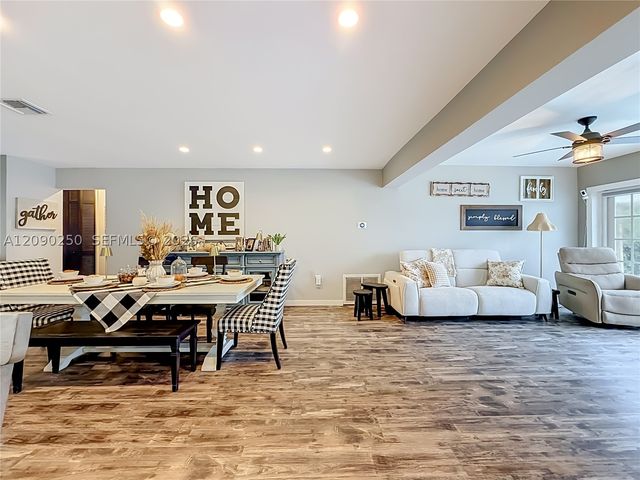 1150 NW 86th Ter, Pembroke Pines, FL 33024