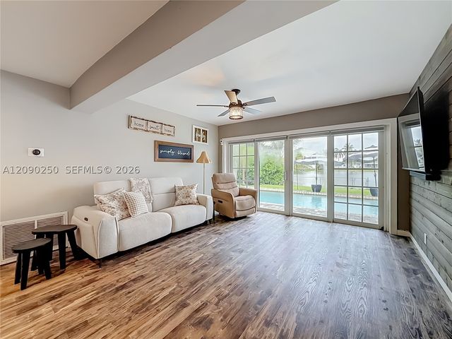 1150 NW 86th Ter, Pembroke Pines, FL 33024