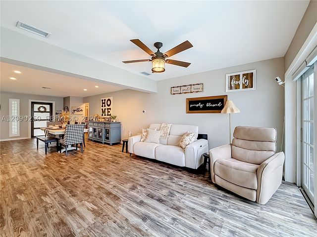 1150 NW 86th Ter, Pembroke Pines, FL 33024