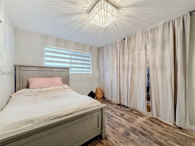 1150 NW 86th Ter, Pembroke Pines, FL 33024