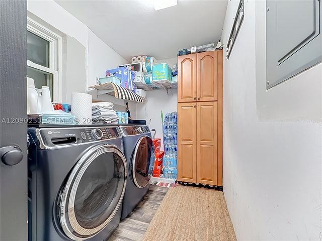 1150 NW 86th Ter, Pembroke Pines, FL 33024