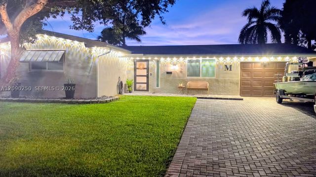 1150 NW 86th Ter, Pembroke Pines, FL 33024
