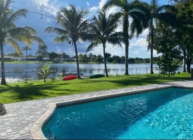1150 NW 86th Ter, Pembroke Pines, FL 33024