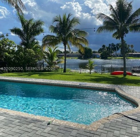 1150 NW 86th Ter, Pembroke Pines, FL 33024