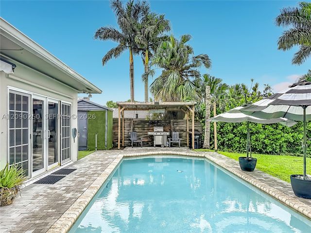 1150 NW 86th Ter, Pembroke Pines, FL 33024