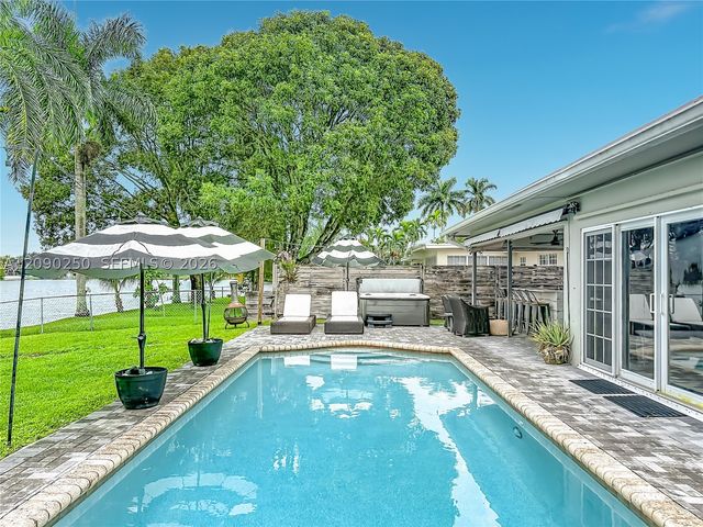 1150 NW 86th Ter, Pembroke Pines, FL 33024