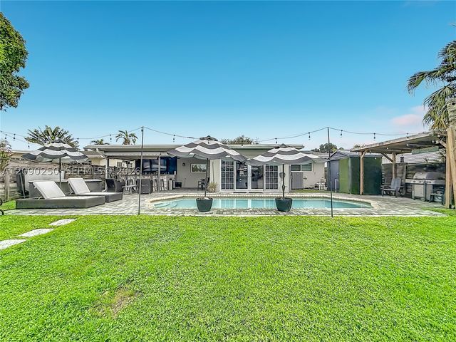 1150 NW 86th Ter, Pembroke Pines, FL 33024