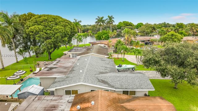 1150 NW 86th Ter, Pembroke Pines, FL 33024