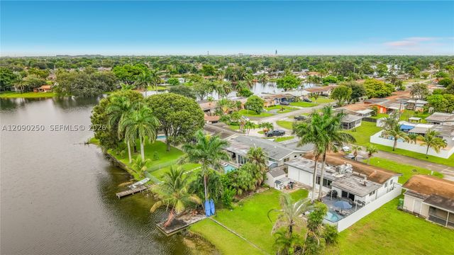 1150 NW 86th Ter, Pembroke Pines, FL 33024