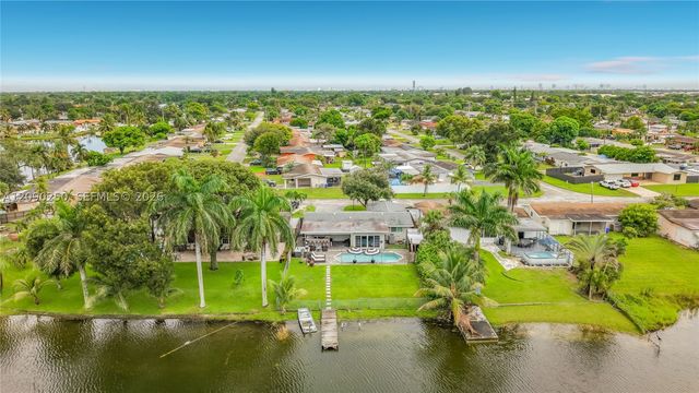 1150 NW 86th Ter, Pembroke Pines, FL 33024