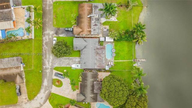 1150 NW 86th Ter, Pembroke Pines, FL 33024