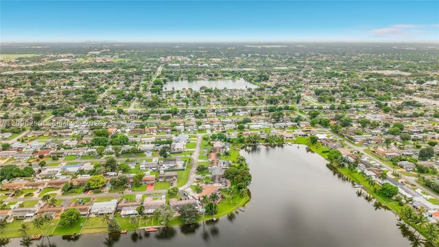 1150 NW 86th Ter, Pembroke Pines, FL 33024