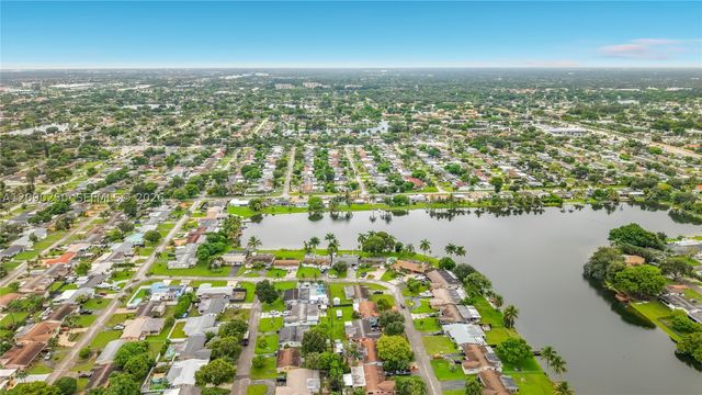 1150 NW 86th Ter, Pembroke Pines, FL 33024