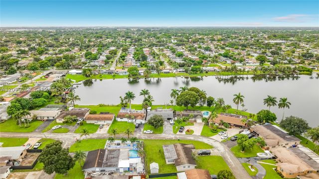 1150 NW 86th Ter, Pembroke Pines, FL 33024
