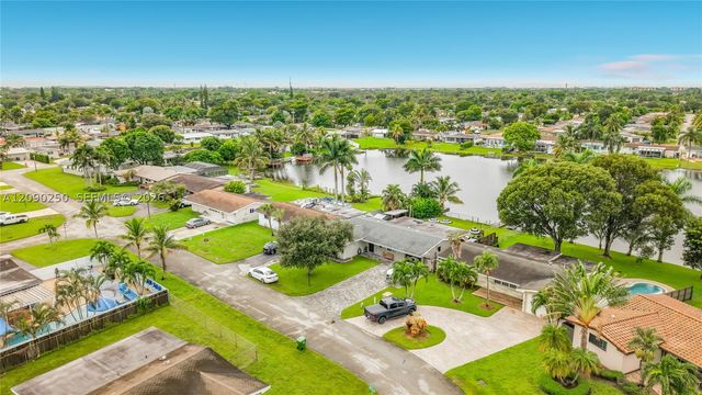 1150 NW 86th Ter, Pembroke Pines, FL 33024
