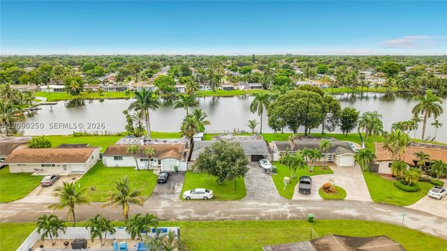 1150 NW 86th Ter, Pembroke Pines, FL 33024