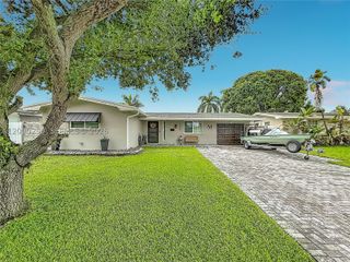 1150 NW 86th Ter, Pembroke Pines, FL 33024