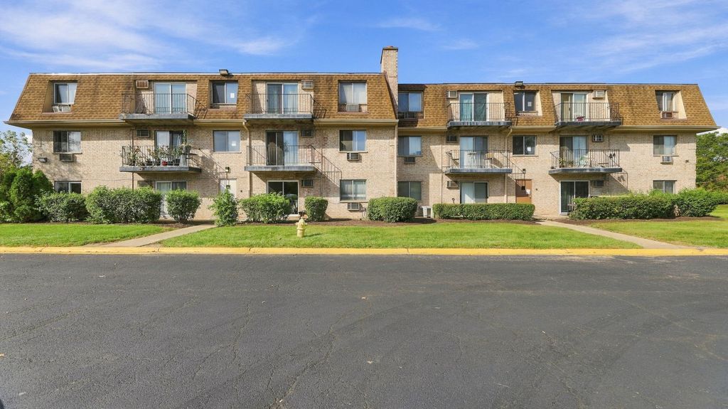 281 Shorewood Drive 1d, Glendale Heights, IL 60139 — exterior