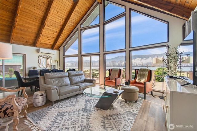 301 W Sunny Sands, Cathlamet, WA 98612