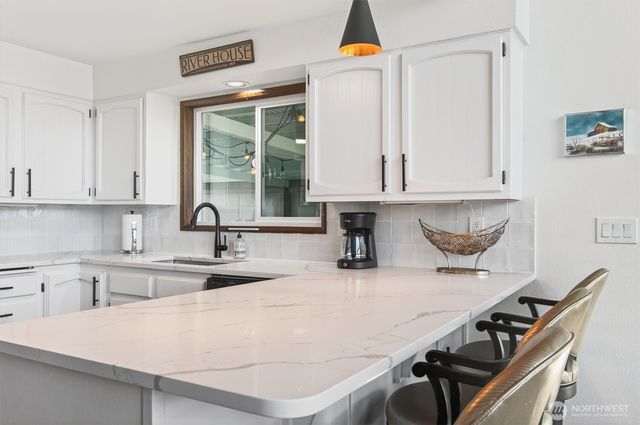 301 W Sunny Sands, Cathlamet, WA 98612