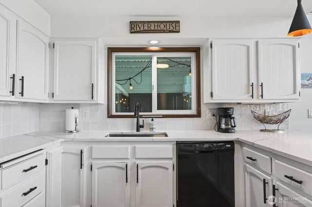 301 W Sunny Sands, Cathlamet, WA 98612