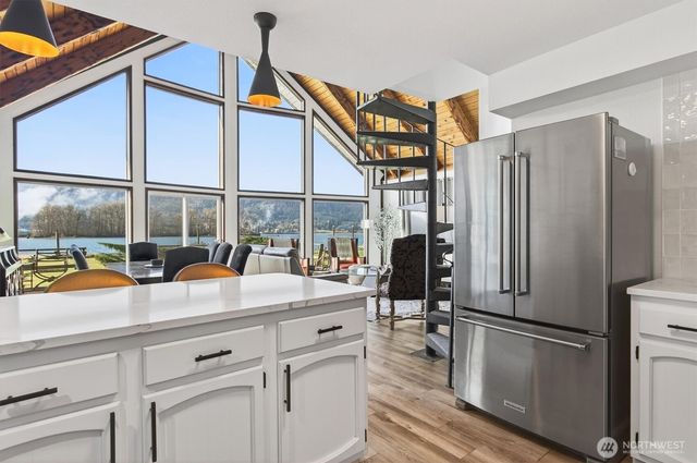 301 W Sunny Sands, Cathlamet, WA 98612