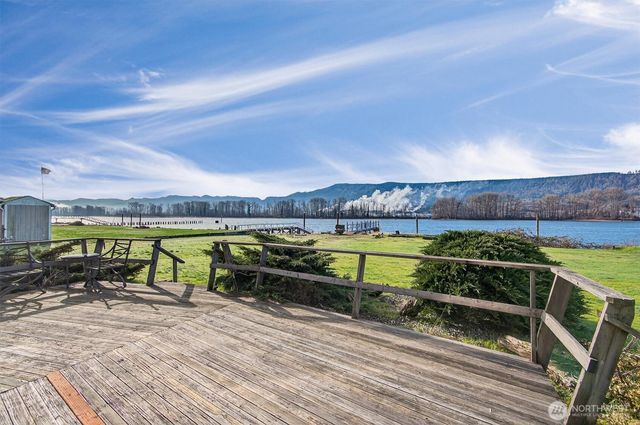 301 W Sunny Sands, Cathlamet, WA 98612