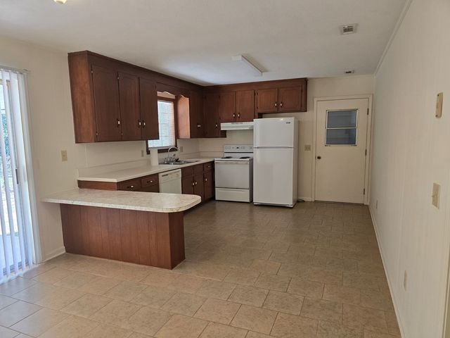 1 Pineway Drive, Daleville, AL 36322