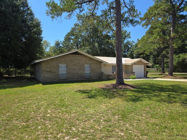 1 Pineway Drive, Daleville, AL 36322