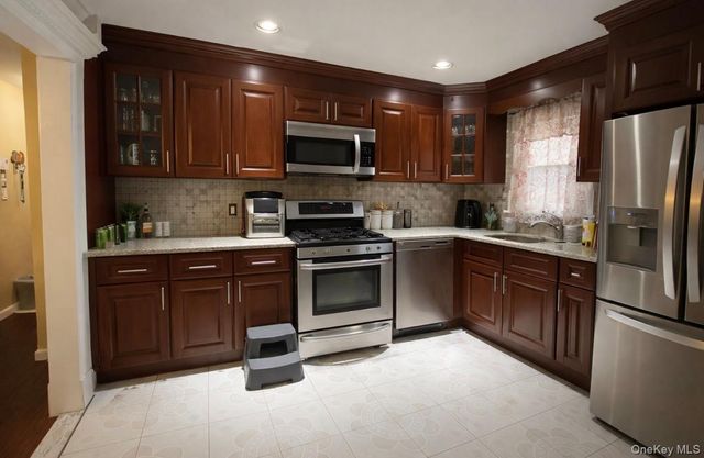 46 Anna Road, Bay Shore, NY 11706