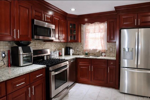 46 Anna Road, Bay Shore, NY 11706