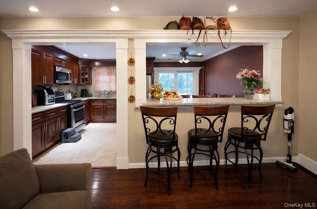 46 Anna Road, Bay Shore, NY 11706