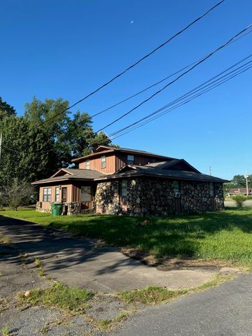 1303 S Bay Street, Pine Bluff, AR 71603