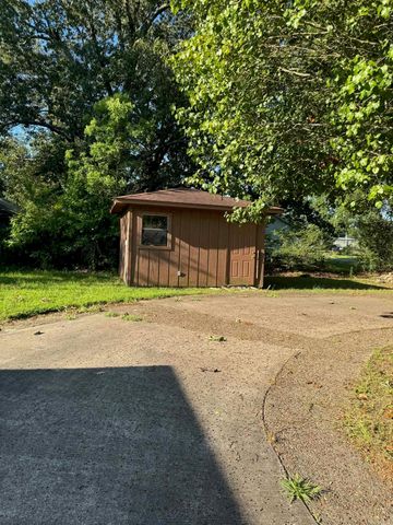 1303 S Bay Street, Pine Bluff, AR 71603